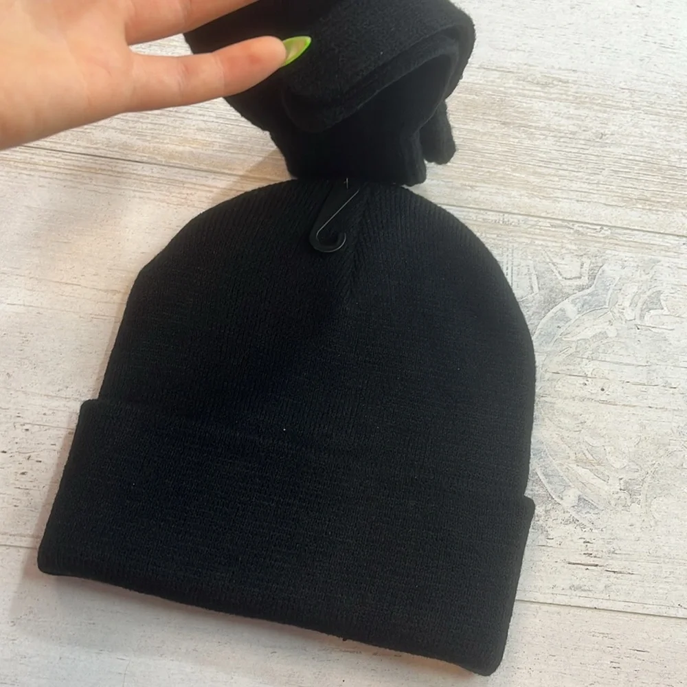 St Johns Bay Black Hat and Glove Set